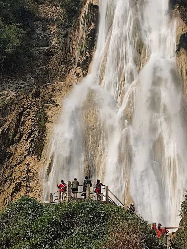 La cascada escondida de Oaxaca donde puedes bañarte gratis bajo una caída de 35 metros. Foto: Fernanda Vega