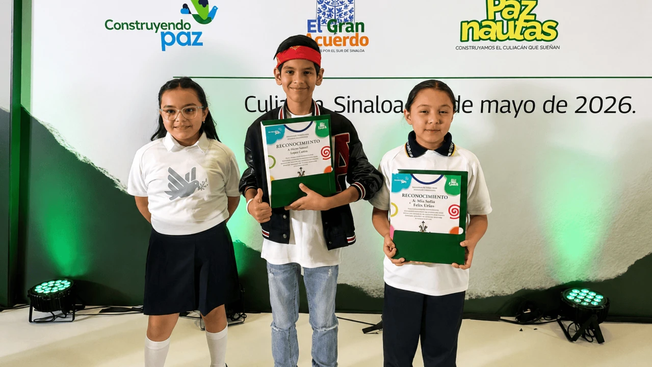 Luis Joel, Hellen y Romina fueron reconocidos por promover la cultura de paz en la Primaria “Gral. Lázaro Cárdenas” que se ubica en la colonia 10 de Mayo. Foto: Cortesía/TBN