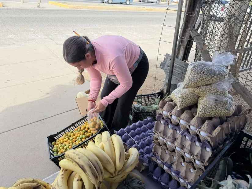 Con apoyo de su familia Paloma ha logrado mantener su emprendimiento en la esquina de la Parroquia San José Obrero