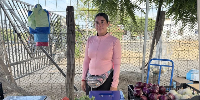 Independencia con sabor a esperanza: Paloma y su puesto de frutas y verduras en Mazatl&aacute;n