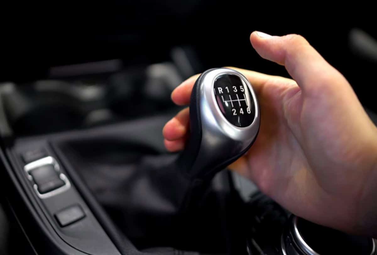 Pese a que son menos comunes hoy en día, los autos estándar se caracterizan por sus costos más accesibles.