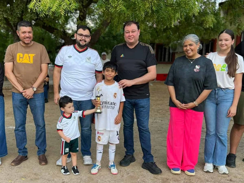 El gobierno municipal premió a los integrantes de los equipos de futbol infantil categoría Ositos y Panditas