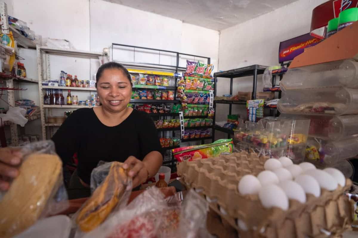 El respaldo económico entregado a “Chicas Bicentenario” busca impulsar el desarrollo de pequeños negocios encabezados por mujeres de Culiacán. (cortesía)