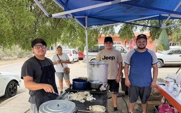 Tres hermanos y un emprendimiento: la historia de los Saucedo Castro y sus tacos en Mazatl&aacute;n