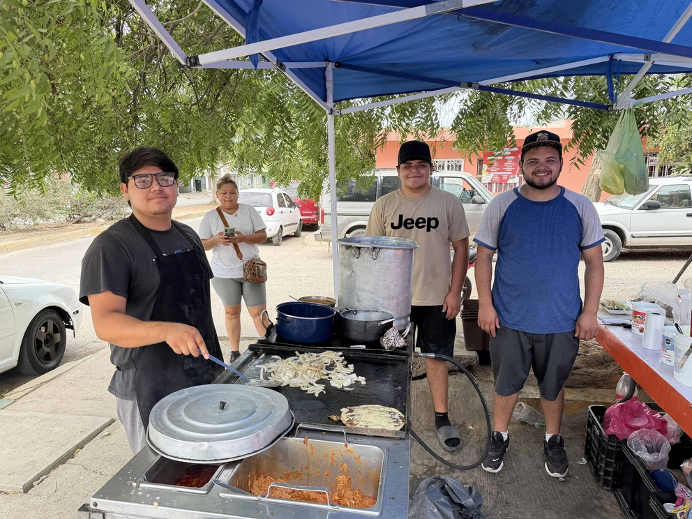 Tres hermanos y un emprendimiento: la historia de los Saucedo Castro y sus tacos en Mazatl&aacute;n