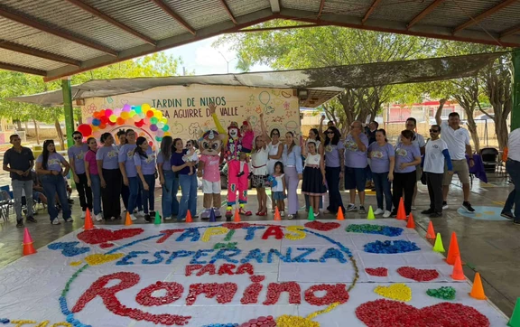 Romina recibe el cari&ntilde;o de su comunidad en el cierre de "Tapitas de Esperanza"