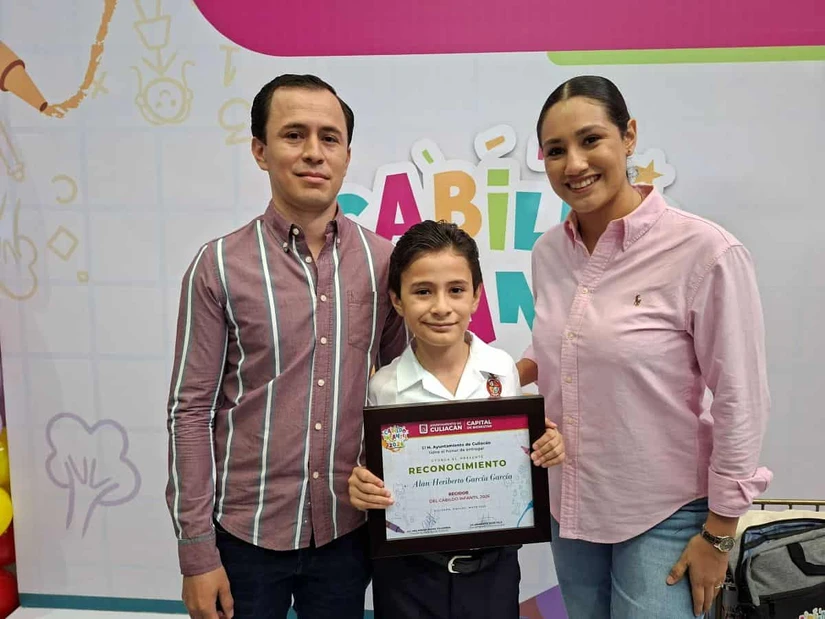 Alan Heriberto junto a sus padres, Diana Vanessa García Félix y Edgar Antonio García Treto, quienes lo acompañan e impulsan en cada uno de sus sueños. Foto: Juan Madrigal