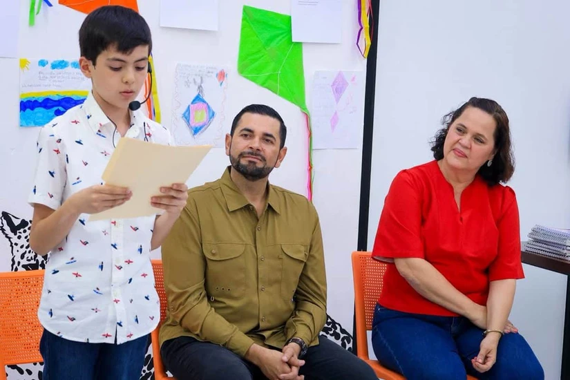 Georgina Martínez Montaño acompañó a los jóvenes poetas durante cuatro meses de aprendizaje, creatividad y descubrimiento literario. Foto: IMCC
