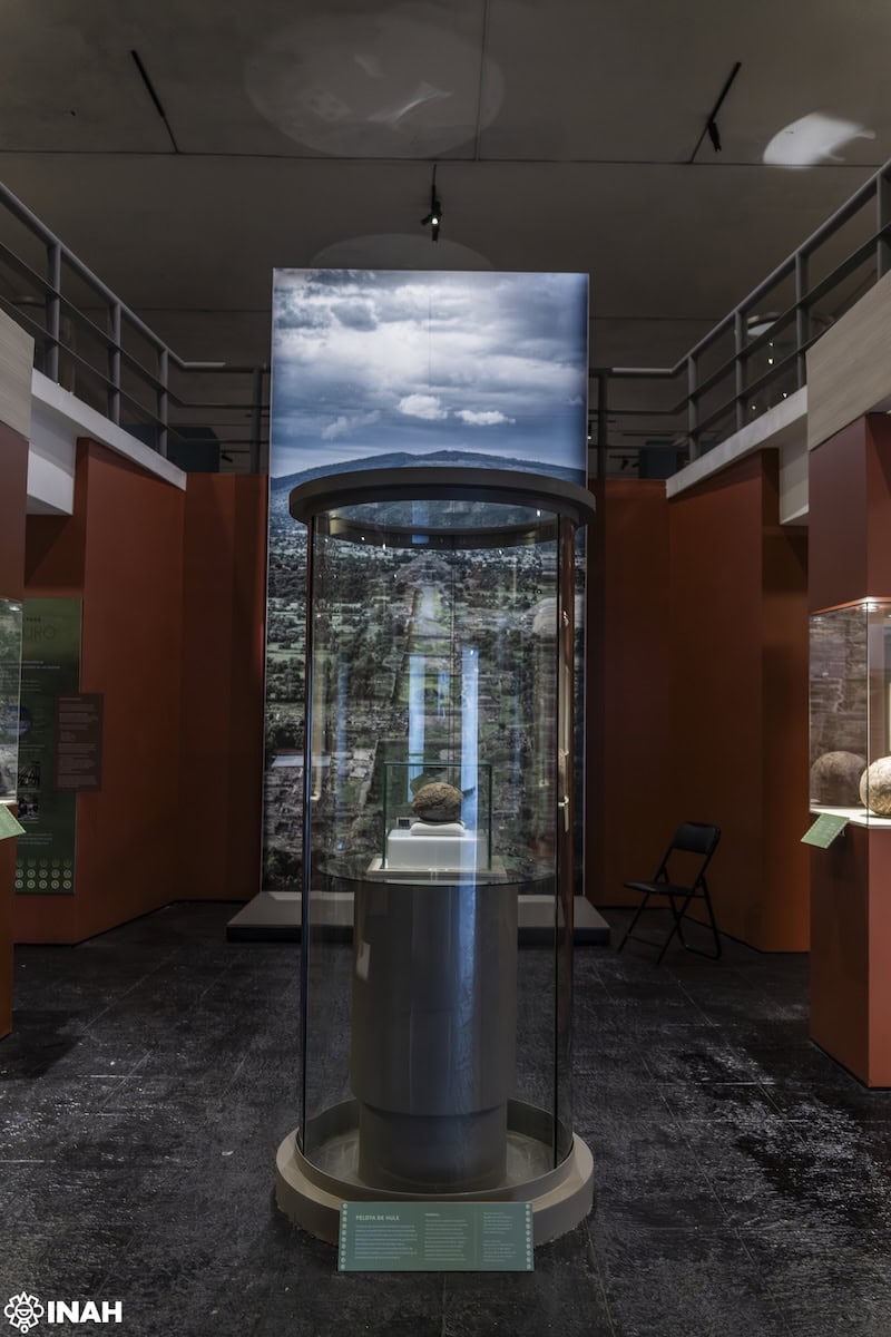 La pieza fue recuperada junto con otras 13 esferas en El Manatí y hoy puede verse en Teotihuacan como parte de una exposición sobre el juego de pelota en Mesoamérica.