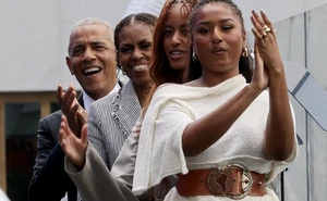 La reaparición de las hijas de Obama en Chicago que captó miradas en EE.UU.