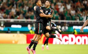 México ya está en 16avos: el gol de Luis Romo desató la fiesta y el Azteca espera al Tri