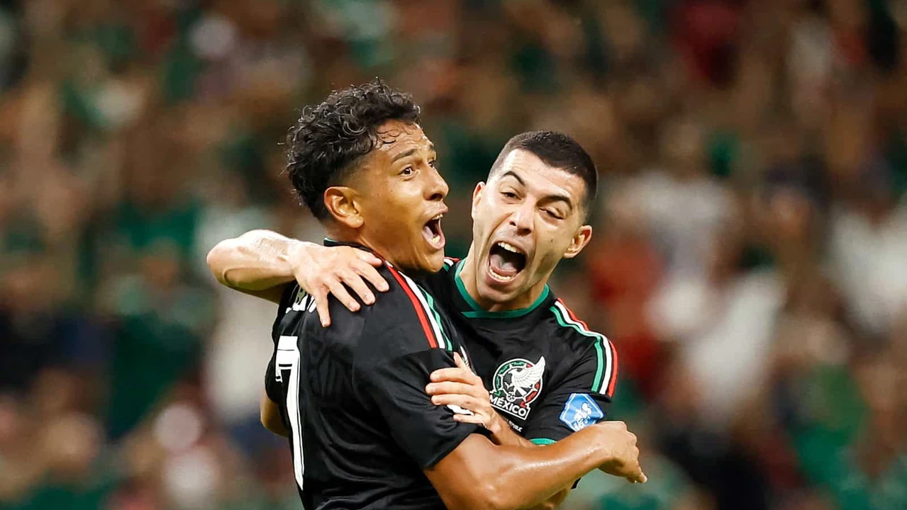 Luis Romo aprovecha error del arquero y adelanta a México en el Mundial 2026. FOTO: AFP