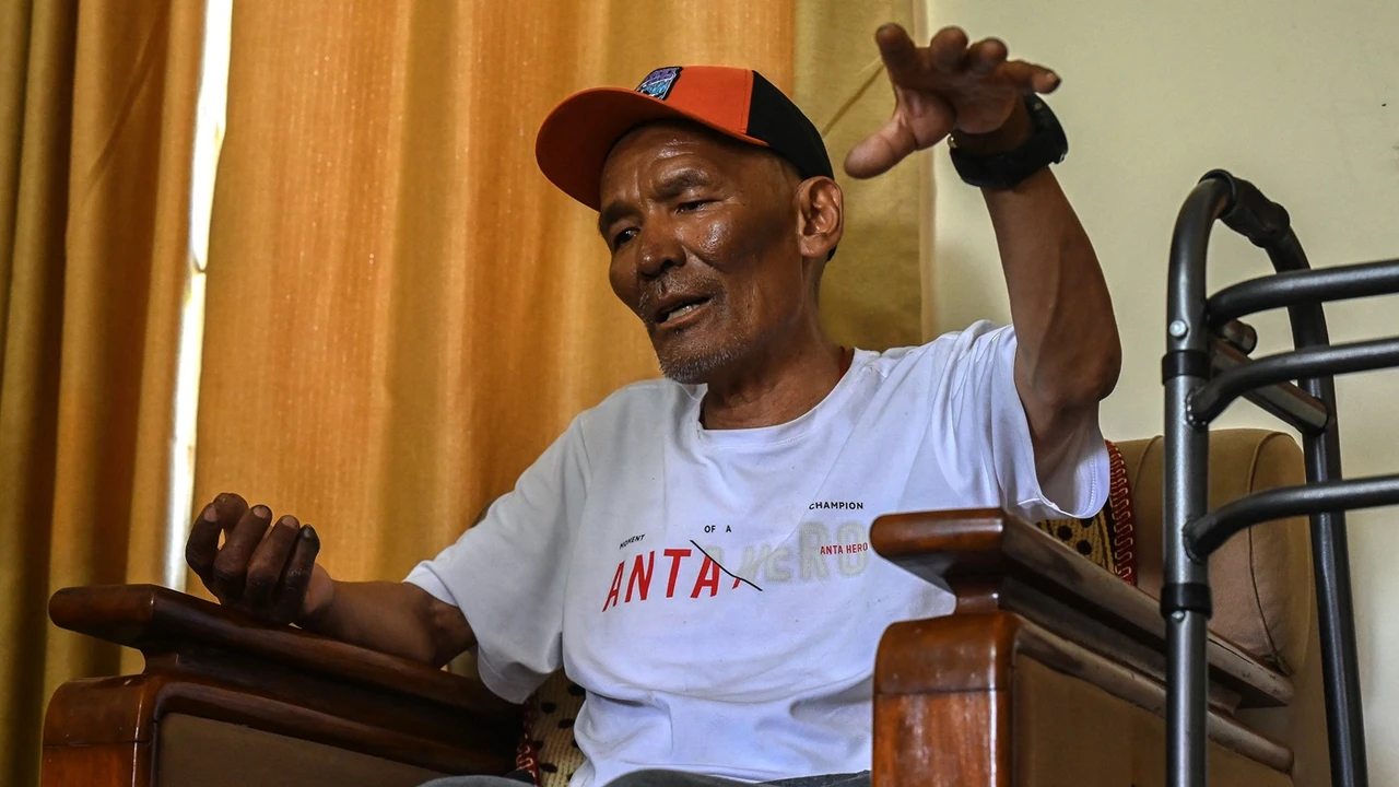 Un montañista nepalí vivió una experiencia extrema en el Everest: cayó a una grieta, quedó incomunicado durante días y logró sobrevivir con recursos mínimos hasta ser encontrado cerca del campamento base.