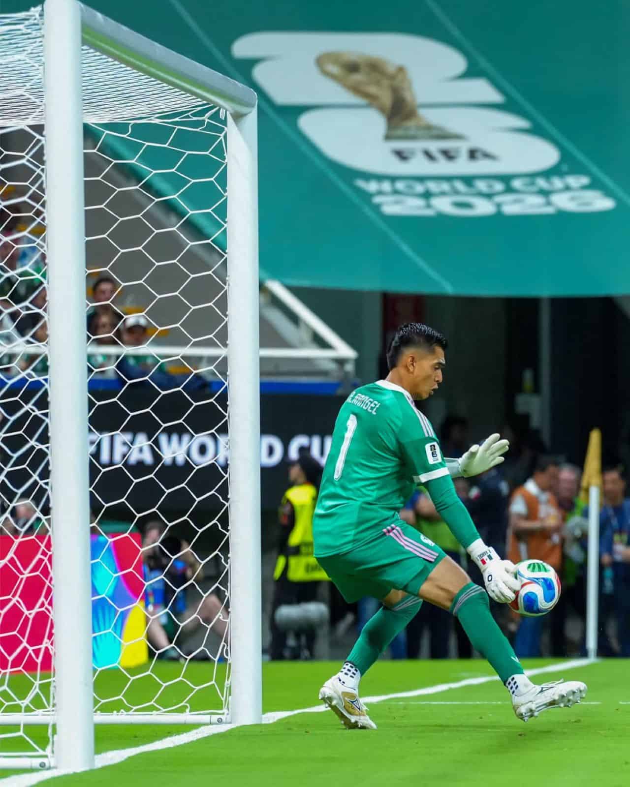Una noche inolvidable dice el 'Tala' Rangel luego del triunfo de México. Foto: Cortesía