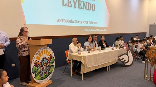 Martha Isela López Salazar destacó que la paz se construye a través de pequeñas acciones cotidianas, un mensaje presente en gran parte de los cuentos de la antología.