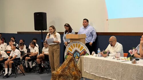 La supervisora escolar de la Zona 023 mencionó y le dio reconocimiento a todo el equipo detrás del proyecto.