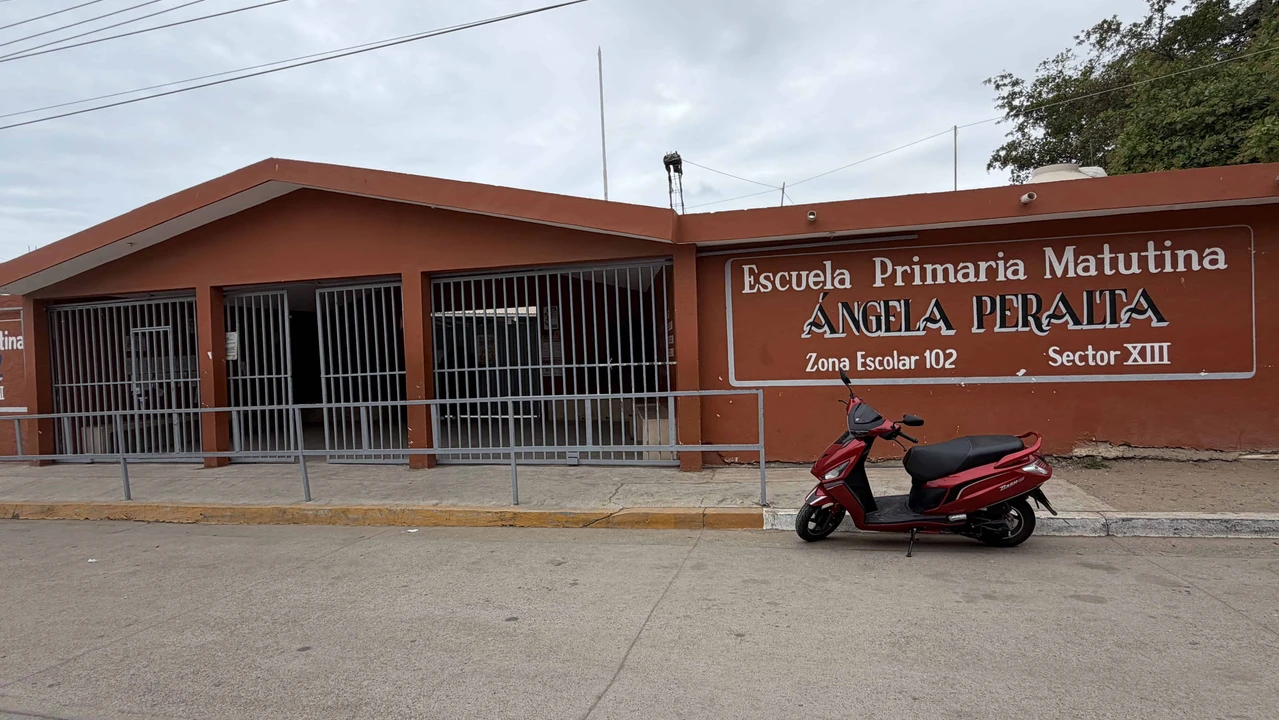El 1 de septiembre de 2026 la escuela primaria Ángela Peralta cumple 50 años de vida en la colonia Flores Magón, el plantel alberga una de las comunidades educativas más grandes de Mazatlán