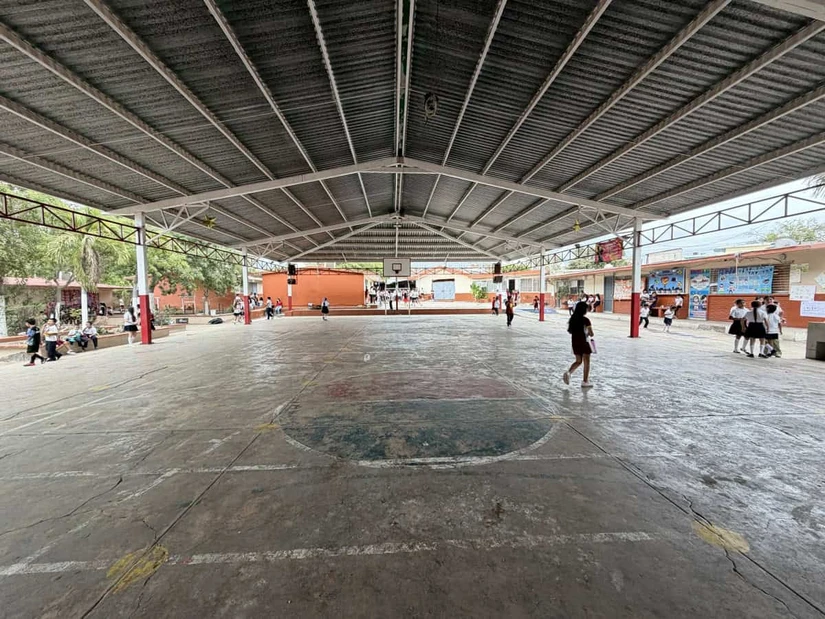 La Primaria Ángela Peralta, en el sector Flores Magón de Mazatlán, atiende en el actual ciclo escolar a más de 700 estudiantes