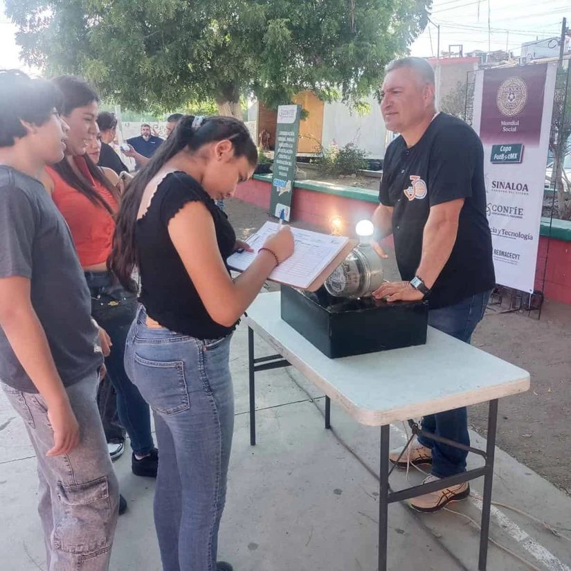 Niños y adultos participaron en esta emotiva e interesante exposición.