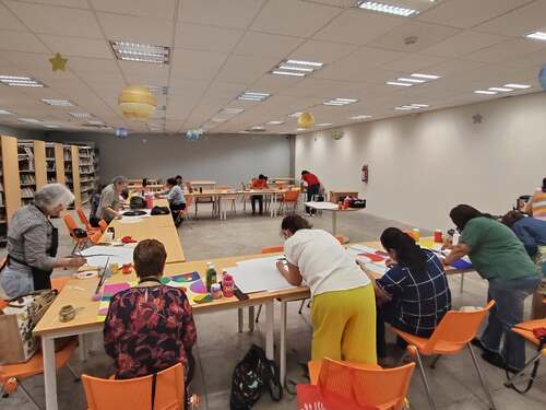 La creatividad fluye siempre durante el taller de Artes y Manualidades al cual te puedes inscribir al número 6672182311.