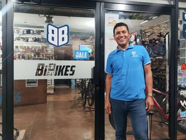 Christian Manjarrez sigue pedaleando un legado familiar de 40 años a través de Bibikes desde La Conquista