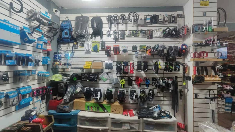 Además de lo necesario para las bicicletas, tienen todo lo necesario para los