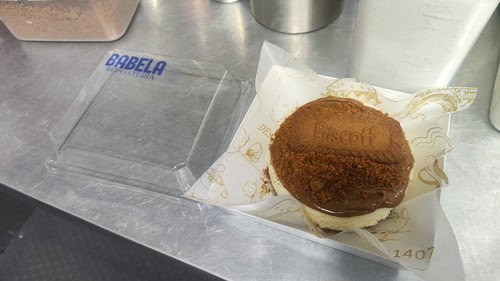 Actualmente uno de sus productos estrellas es el cheesecake de lotus.