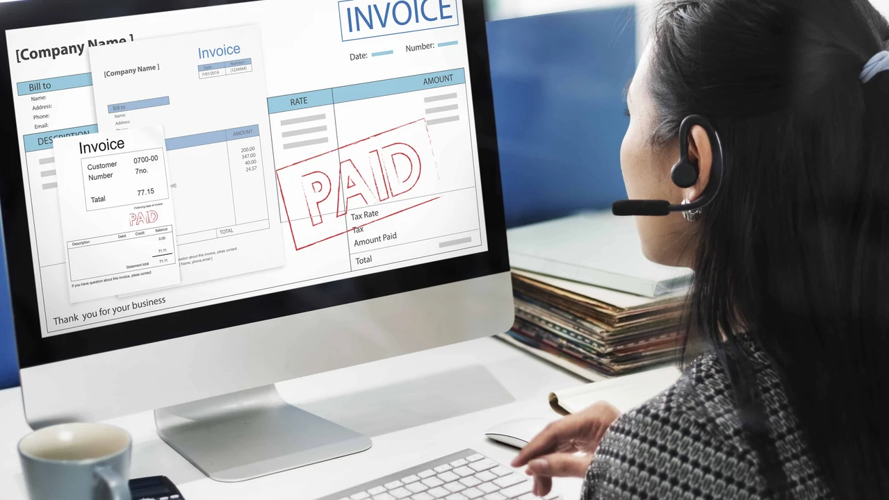 ¿Qué hace válida una factura? Folio fiscal, fecha de emisión, régimen fiscal correspondiente, uso del CFDI cuando aplique y demás datos exigidos por la normativa vigente.