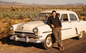 La increíble historia detrás de “El Caballo Blanco”: el auto descompuesto que José Alfredo Jiménez convirtió en una leyenda