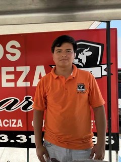 Tacos de cabeza "Omar": sabor de familia y el sue&ntilde;o de crecimiento de Juan Pablo en Pradera Dorada