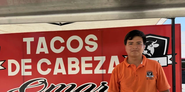 Tacos de cabeza "Omar": sabor de familia y el sue&ntilde;o de crecimiento de Juan Pablo en Pradera Dorada