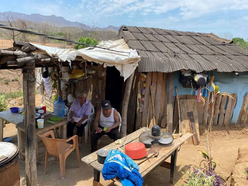 En la cabecera municipal, los hermanos Rochín encontraron refugio en este humilde hogar
