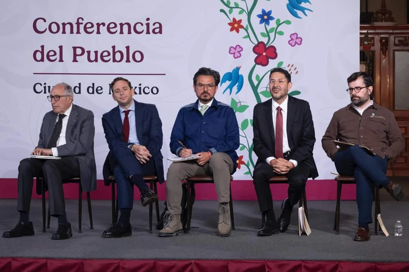 Funcionarios del área de salud presentes en La Mañanera de este martes 23 de junio.