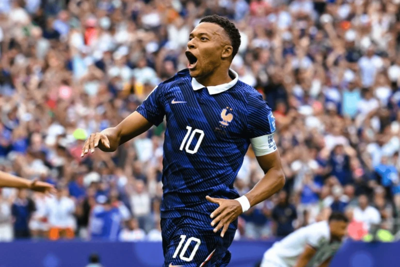 Mbappé le pisa los talones a Messi. Foto: Cortesía