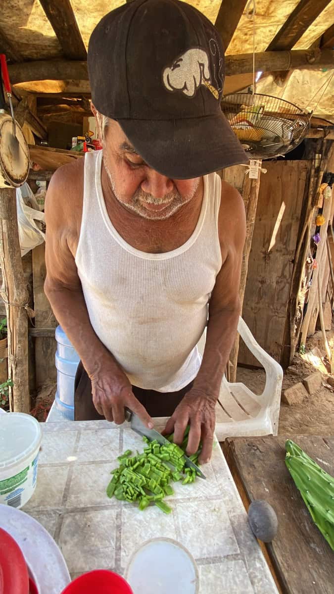 Los hermanos Rochín, no pierden las esperanzas de regresar de nuevo a su localidad, El Chaco.