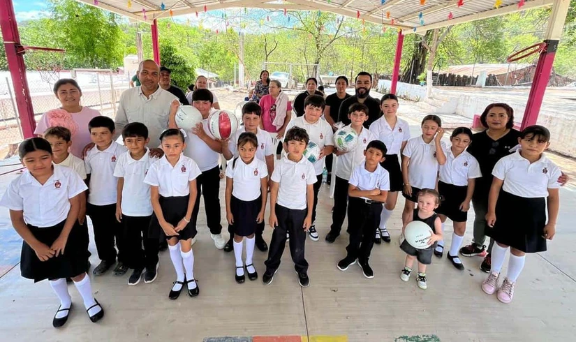 Más que material deportivo, las escuelas de Sanalona recibieron herramientas para fomentar sueños, fortalecer la confianza y promover una vida más activa y saludable. Foto: Ayuntamiento de Culiacán