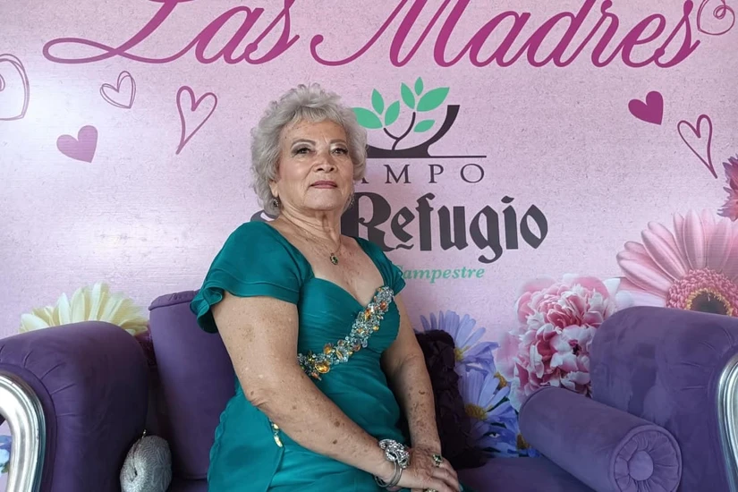 A sus 77 años, Rosario Sauceda sigue aprendiendo: actualmente toma clases de computación e inglés en el DIF Palmito. Aquí durante el festejo del Día de las Madres.