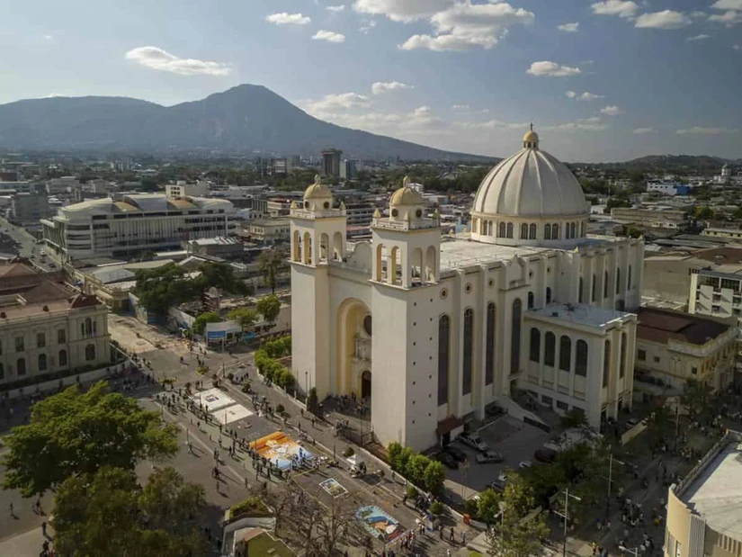 Catedral Metropolitana, en el centro histórico de San Salvador.