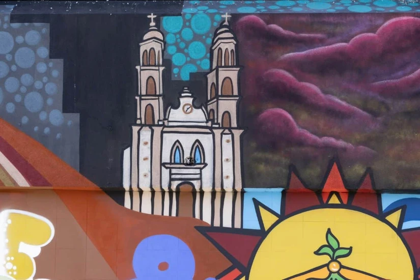 El Puente Negro, la Catedral y otros símbolos de Culiacán forman parte de la narrativa artística del mural