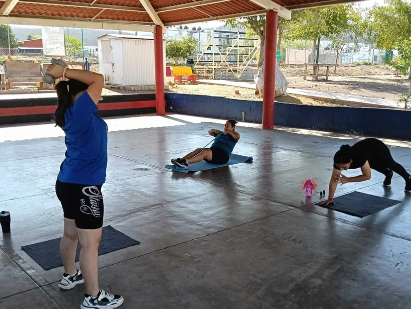Con el ejercicio que la maestra Selene ha impulsado para las mujeres del fraccionamiento, estas cambian sus vidas para mejorar la actitud.