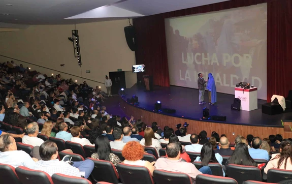 Alberto Pel&aacute;ez comparte en Culiac&aacute;n las lecciones de vida que le dejaron 20 guerras