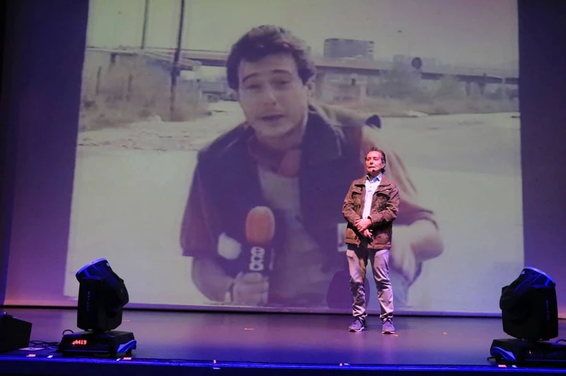 El periodista español compartió experiencias acumuladas durante más de tres décadas como corresponsal de guerra