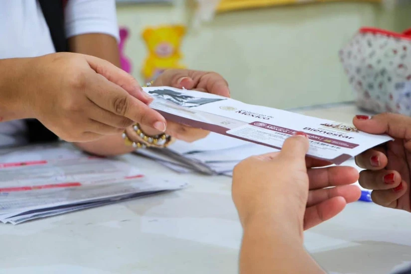 El sobre de la tarjeta del Banco Bienestar debe estar sellado cuando lo recibes. Foto: Cortesía