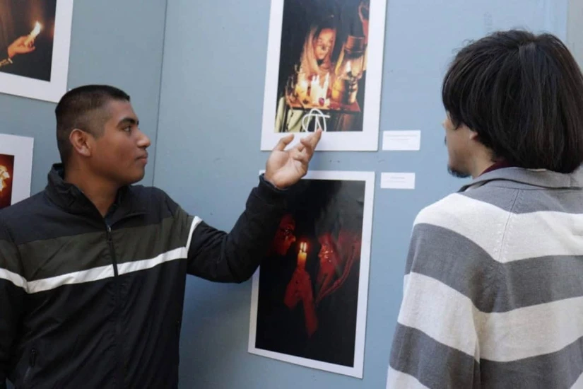 Los programas académicos combinan la formación artística con habilidades para incorporarse a sectores como el diseño digital, la producción audiovisual, la publicidad y el desarrollo web.