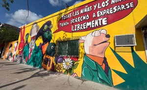 Develan mural de 31 Minutos en honor a periodistas de Culiacán; un homenaje a la libertad de expresión
