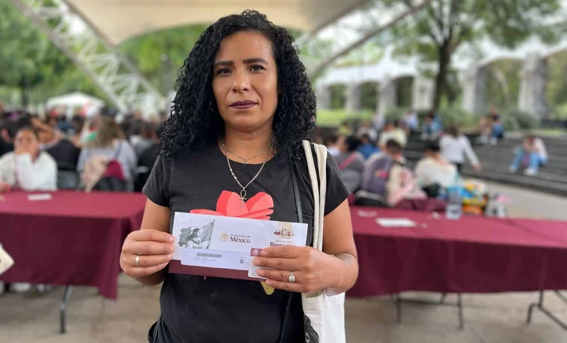 Verificar que los números de la tarjeta del Banco Bienestar y del sobre sean los mismos. Foto: Cortesía