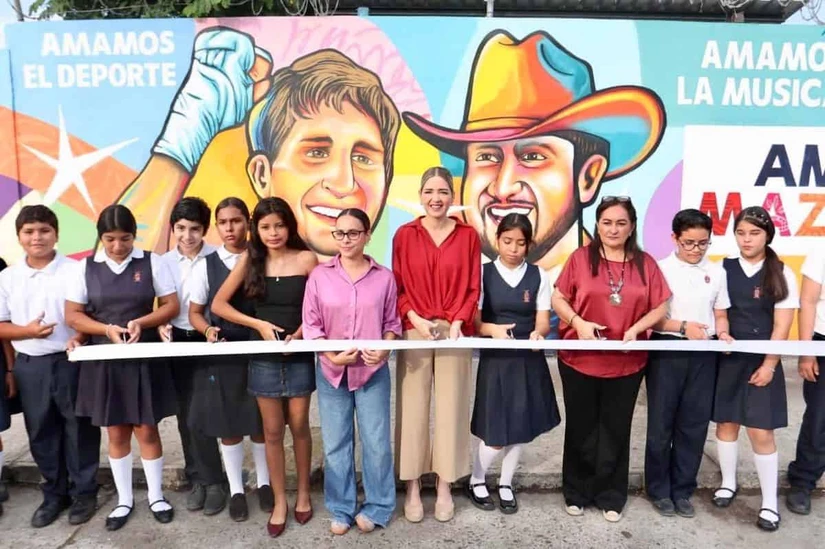 La alcaldesa Estrella Palacios participo en la inauguración de este mural el cual representa al boxeado mazatleco Marco Verde y el cantante Edén Muñoz
