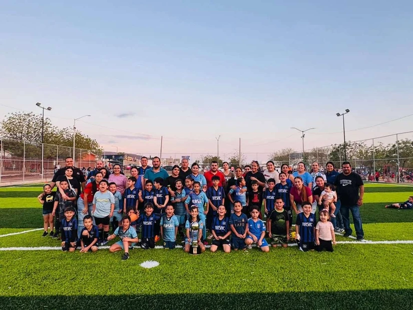 Muy entusiasmados los integrantes del Club Rasac utilizan las instalaciones rehabilitadas.