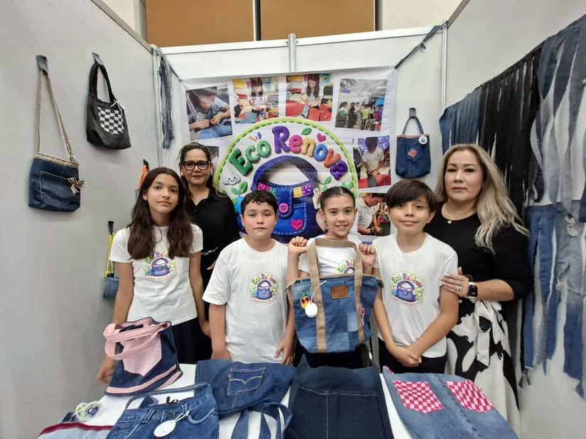El apoyo del personal docente de la primaria fue fundamental para la participación de estos pequeños emprendedores.