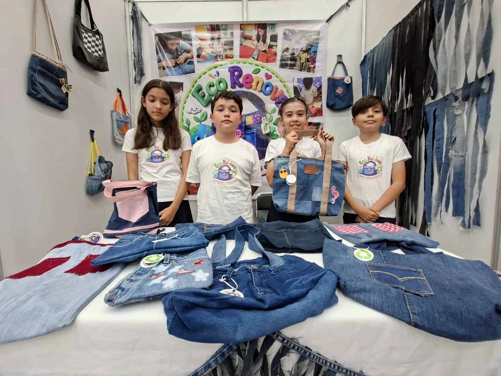 Ni&ntilde;os de Culiac&aacute;n emprenden con bolsos hechos de mezclilla reciclada